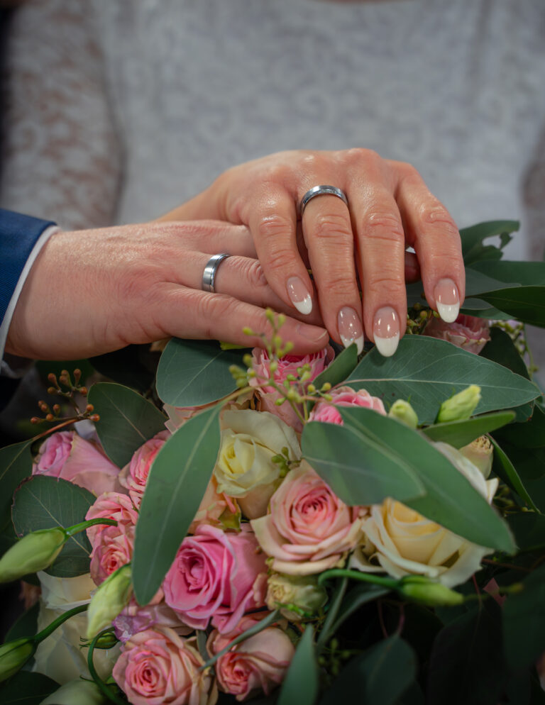 Hochzeitsfotograf Rhein-Sieg-Kreis – Eheringe und Brautstrauß